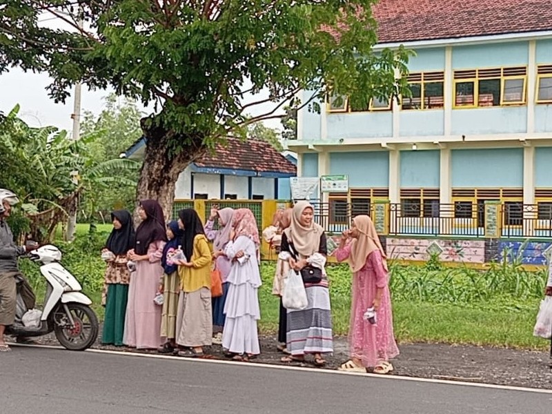 SD NEGERI 2 TOKELAN BERBAGI TAKJIL